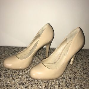 Aldo patent leather shoes (nude)